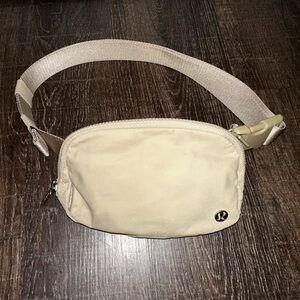 UEC Lululemon Everywhere Belt Bag 1L Color(butter/chamois) Rare Color
